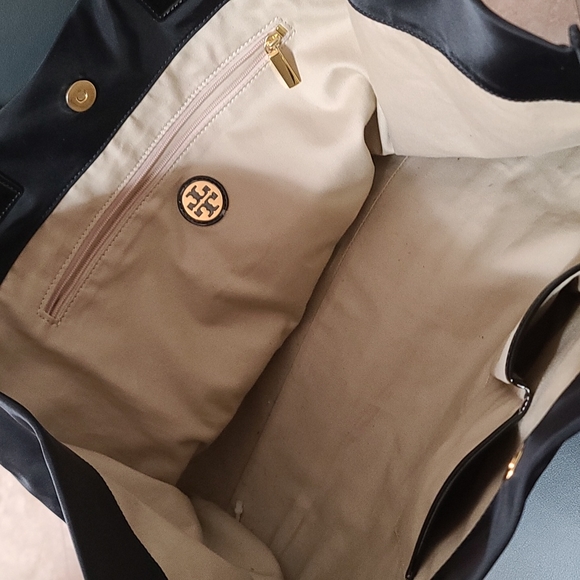 Tory Burch black gym bag - Picture 2 of 3